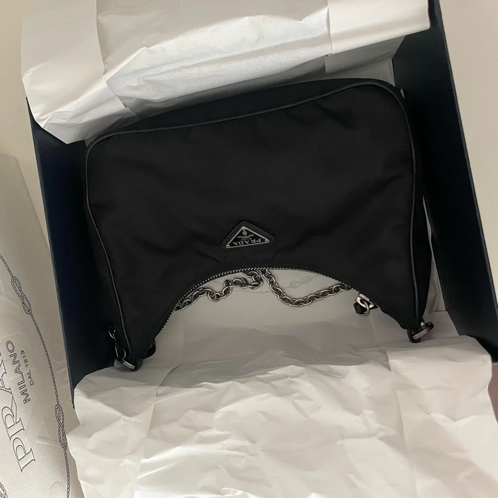 PRADA - Picture 5 of 6